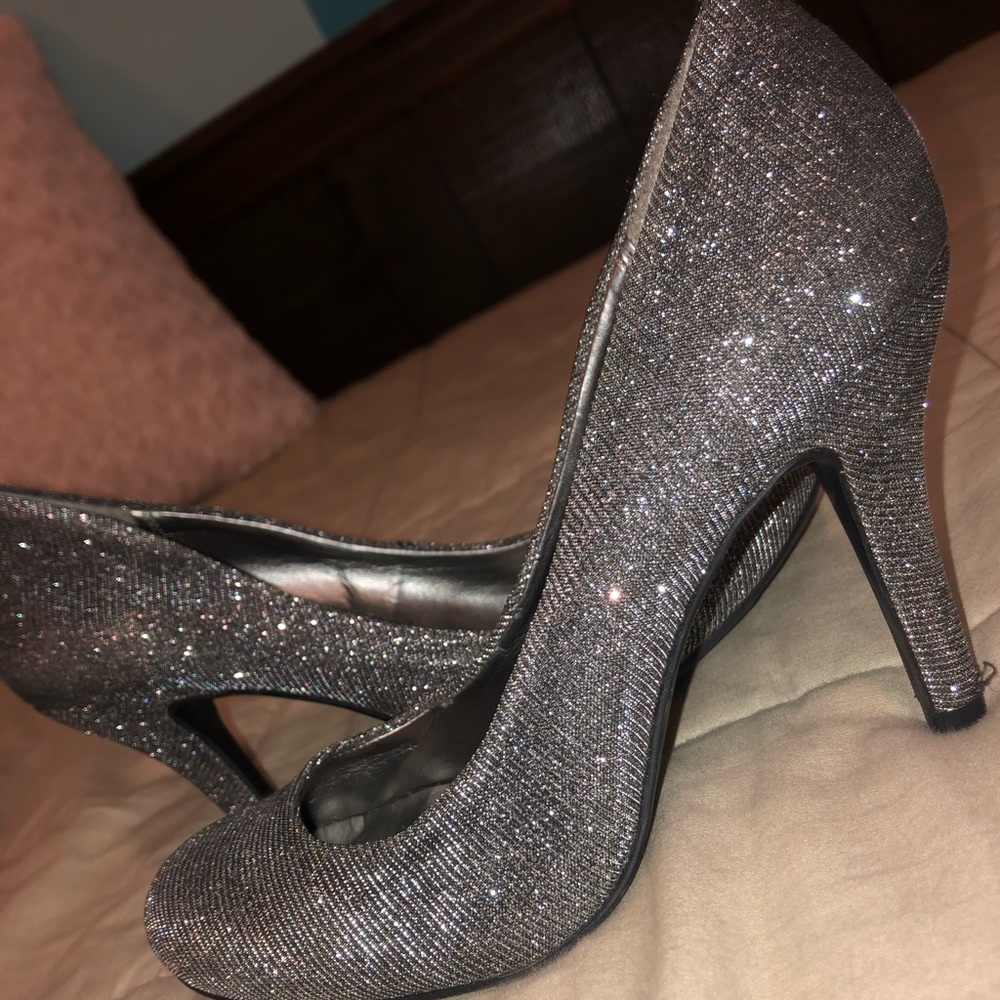 worn once! silver 3 inch heels/pumps. size 6